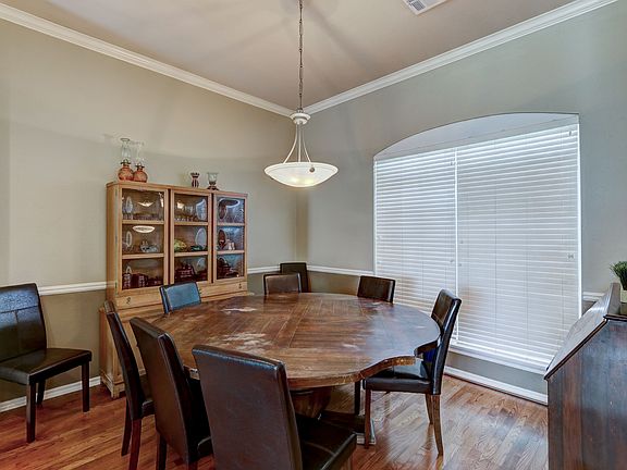 2nd image of 2724 Brenton Dr