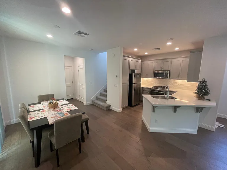 3229 Albany Ter — Photo 12