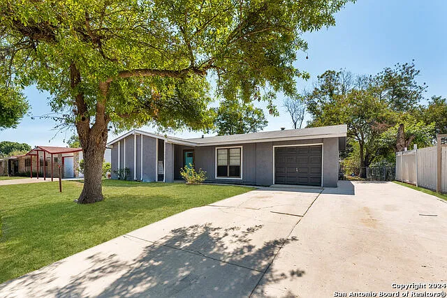 3 bed, 1.5 bath, 1037 sqft, $2,000 — Photo 3