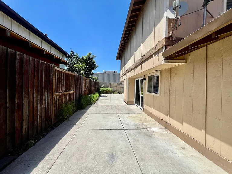 975 Owsley Ave — Photo 20