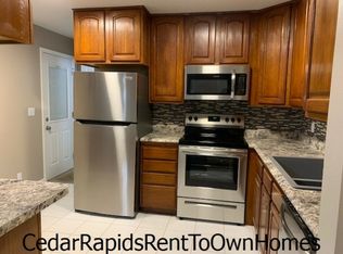 3132 Huxley Ln SW, Cedar Rapids, IA 52404