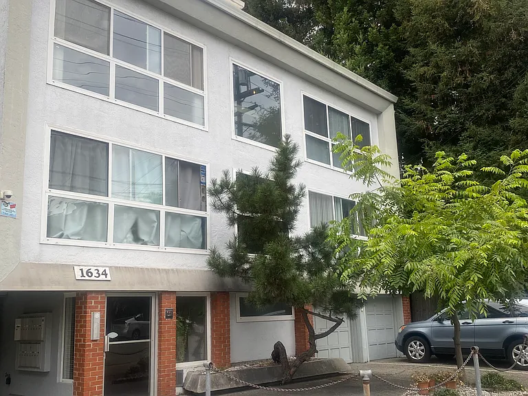 1634 Oxford St #305 — Photo 8