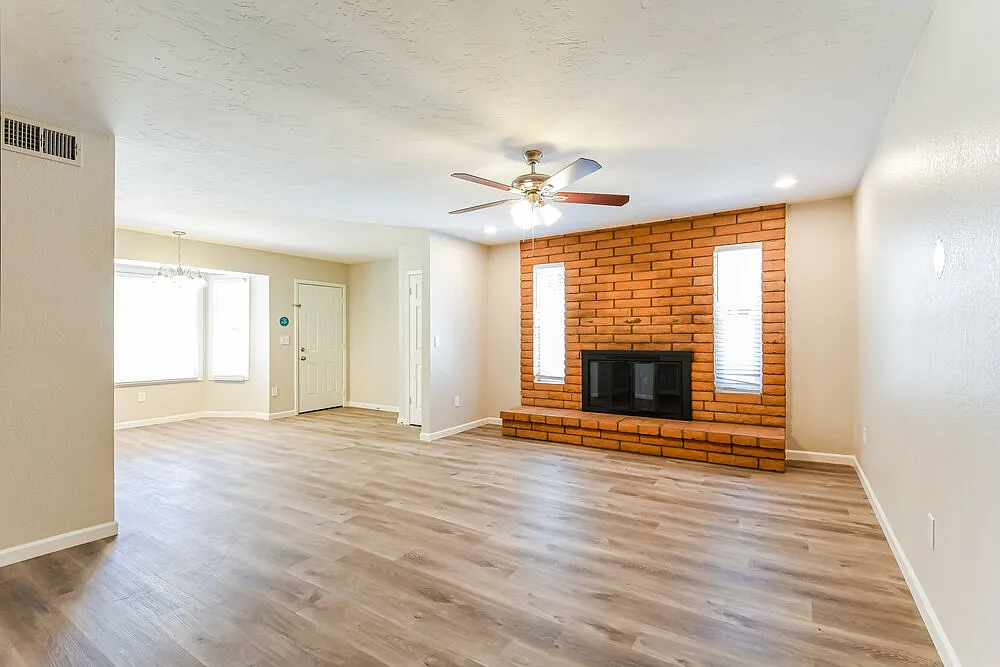 4 bed, 2.0 bath, 2196 sqft, $2,580 — Photo 4