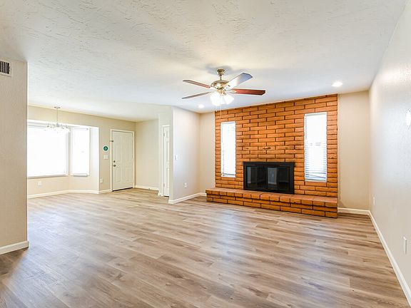 4th image of 301 E Keogh Dr