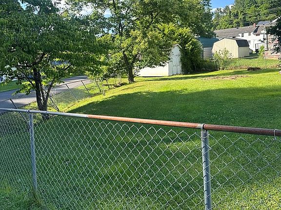 4th image of 439 Brown Ave