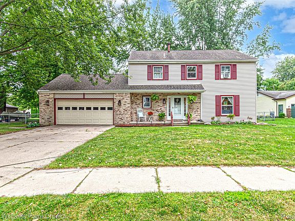4th image of 685 Cardinal Dr
