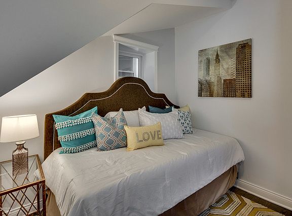 5th image of 2453 N Ashland Ave #1