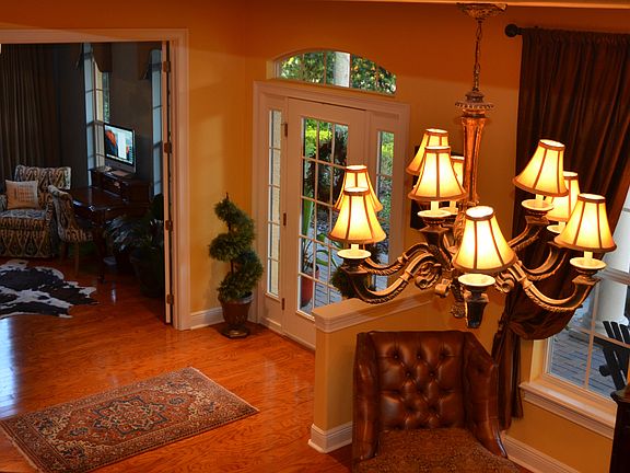 4th image of 815 Summerfield Dr