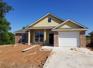 402 Broken Arrow Dr, Lacy Lakeview, TX 76705