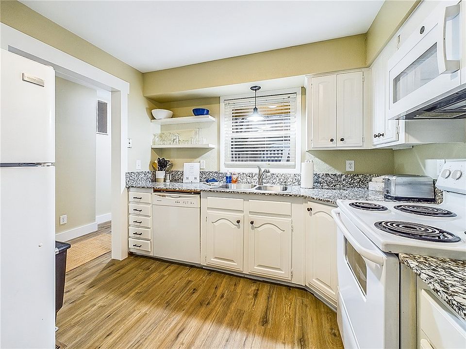 1st image of 14 Gretchen Ln
