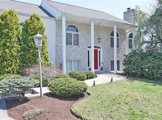 131 Mohawk Trl, Cranston, RI 02921