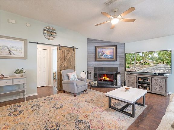 3rd image of 96542 Sweetbriar Ln