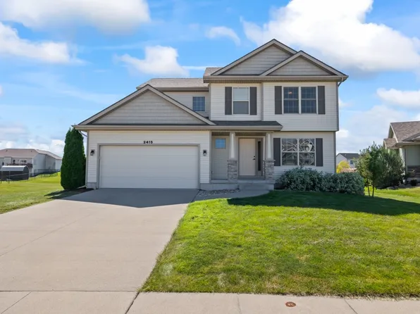 2415 White Oak Ln, Granger, IA 50109