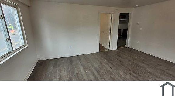 2nd image of 500 Larimer Ave APT 1