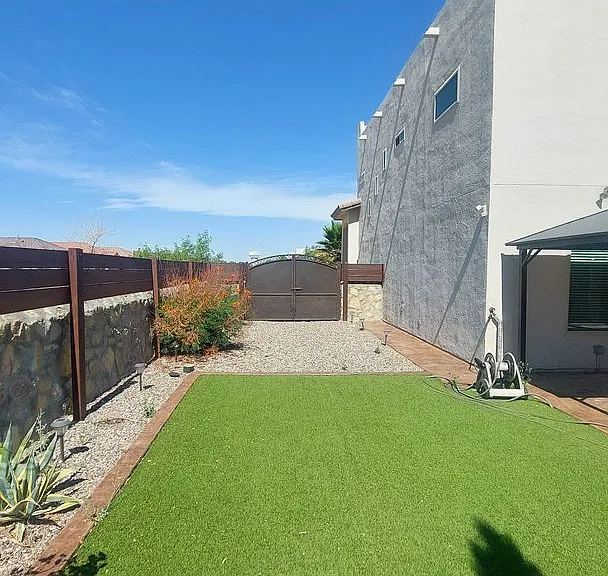 800 Caterick St — Photo 17
