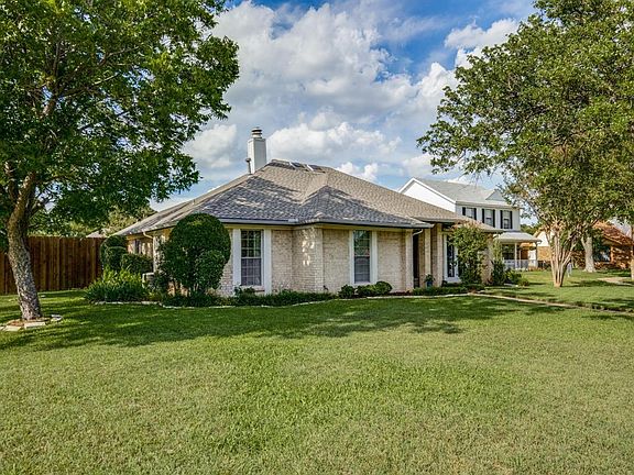 3rd image of 406 Kingsbridge Cir