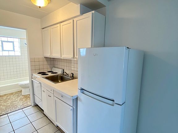 4th image of 945 Troost Ave APT 8