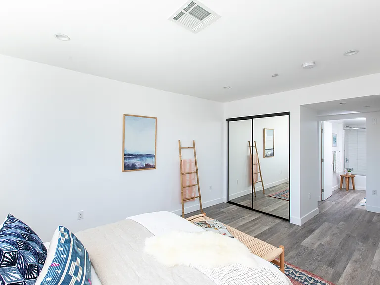 5012 Slauson — Photo 14