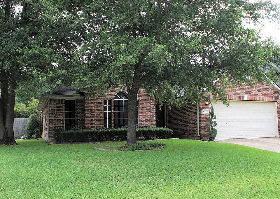 Welcome to 6410 Cobble Manor in the master-planned community of Windrose!