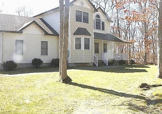 1st image of 39 E Pond Ln