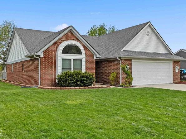 4012 S Loganberry Ct, New Palestine, IN 46163