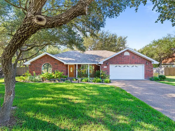 102 Santa Clara Dr, Rockport, TX 78382