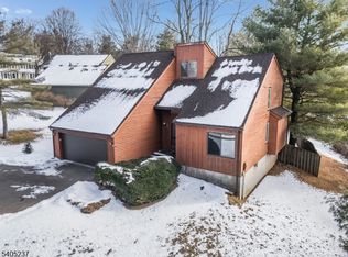 2 Berrywood Ln, High Bridge Boro, NJ 08829