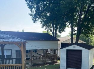 1 Hot Springs Ave, Falling Waters, WV 25419