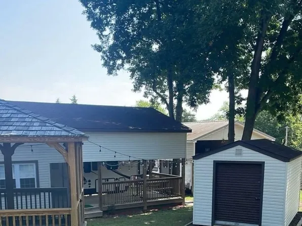 1 Hot Springs Ave, Falling Waters, WV 25419