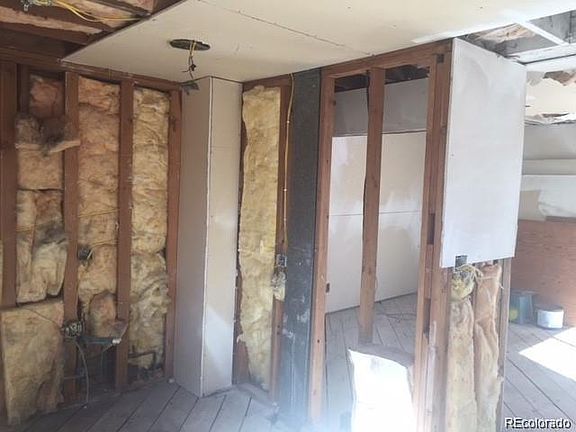 3rd image of 1437 Yosemite St