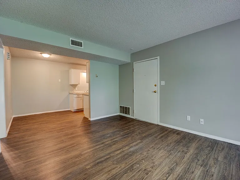 Ramsey Square Apartments — Photo 17