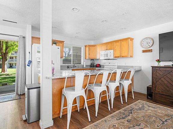 2nd image of 1845 W Canyon View Dr APT 1206