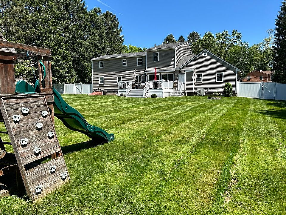 2nd image of 8 Glenmeadow Rd