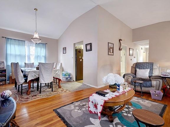 4th image of 45 Shelly Dr