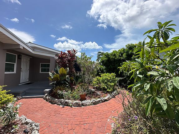 Front patio garden