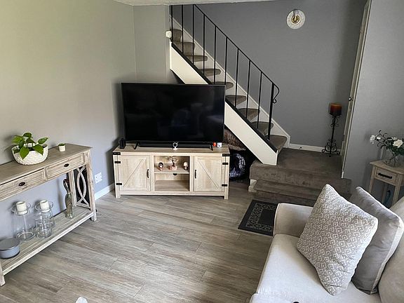 3rd image of 250 Palacio Royale Cir