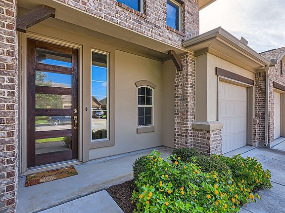 3rd image of 205 Hedgerow Ln