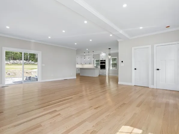 53 Louis St, Holliston, MA 01746