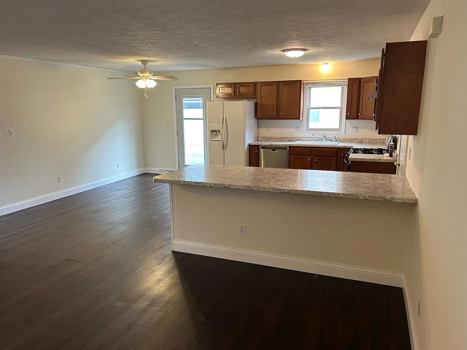 3 bed, $1,700 — Photo 3