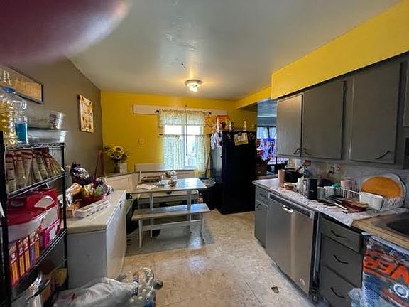 5th image of 337 S Sherman Dr