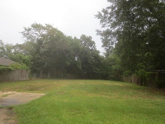5th image of 102 New York Dr
