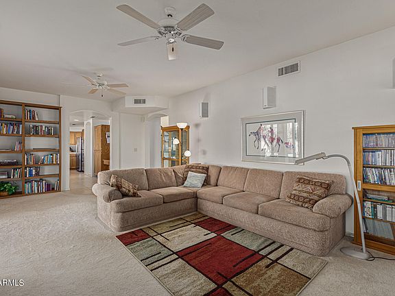 3rd image of 1102 E BRAEBURN Drive