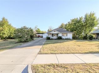 324 NW 2nd St, Moore, OK 73160