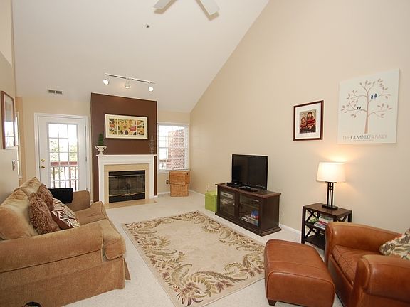 4th image of 623 Fairfax Dr