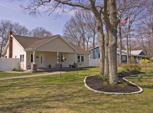 546 Gillette Ave, Bayport, NY 11705