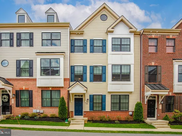 222 Valerie Ln, Wayne, PA 19087