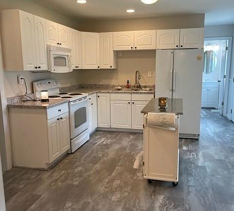 4th image of 740 Julia Dr