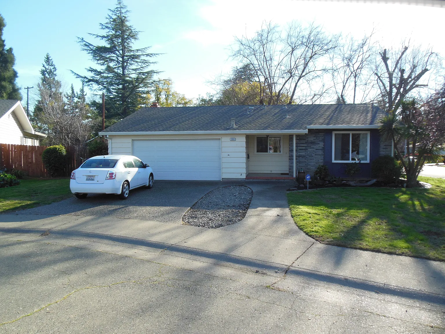 304 Evelyn Ct photo 1