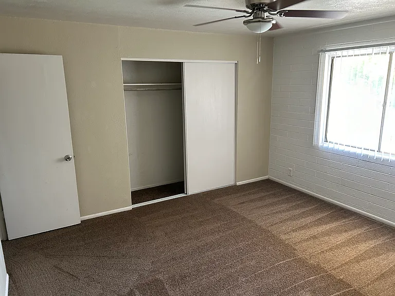 1123 E Sierra Vista Dr #15 — Photo 4