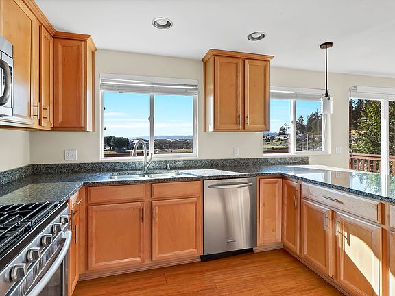 5th image of 2262 Cove Dr